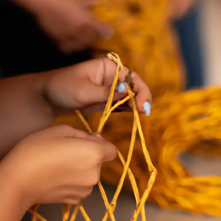 Inovando com Fios e Cordas: Aprenda a Criar Objetos e Acessórios Artesanais!